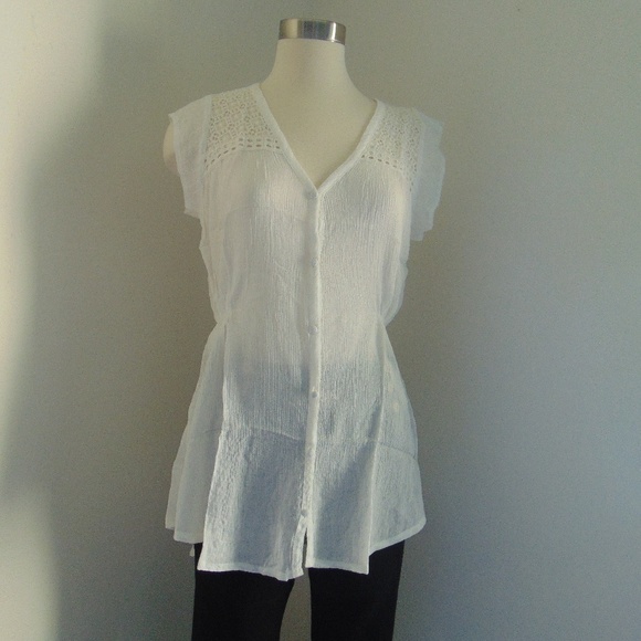 NWT Beautiful White Top - Size S - Picture 2 of 7